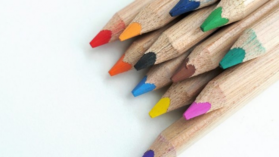 colour-pencils-900x400